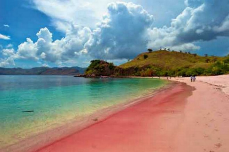 Plage de sable rouge